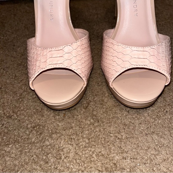 Chinese Laundry size 7.5 women’s pale pink snakeskin platforms - Picture 11 of 12